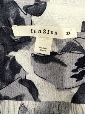 fun 2 fun Black and White Floral Women's Top